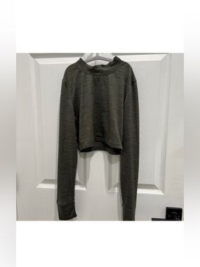 Vuori Shirt Womens Green Long Sleeve Lux Crop Tee Performance M